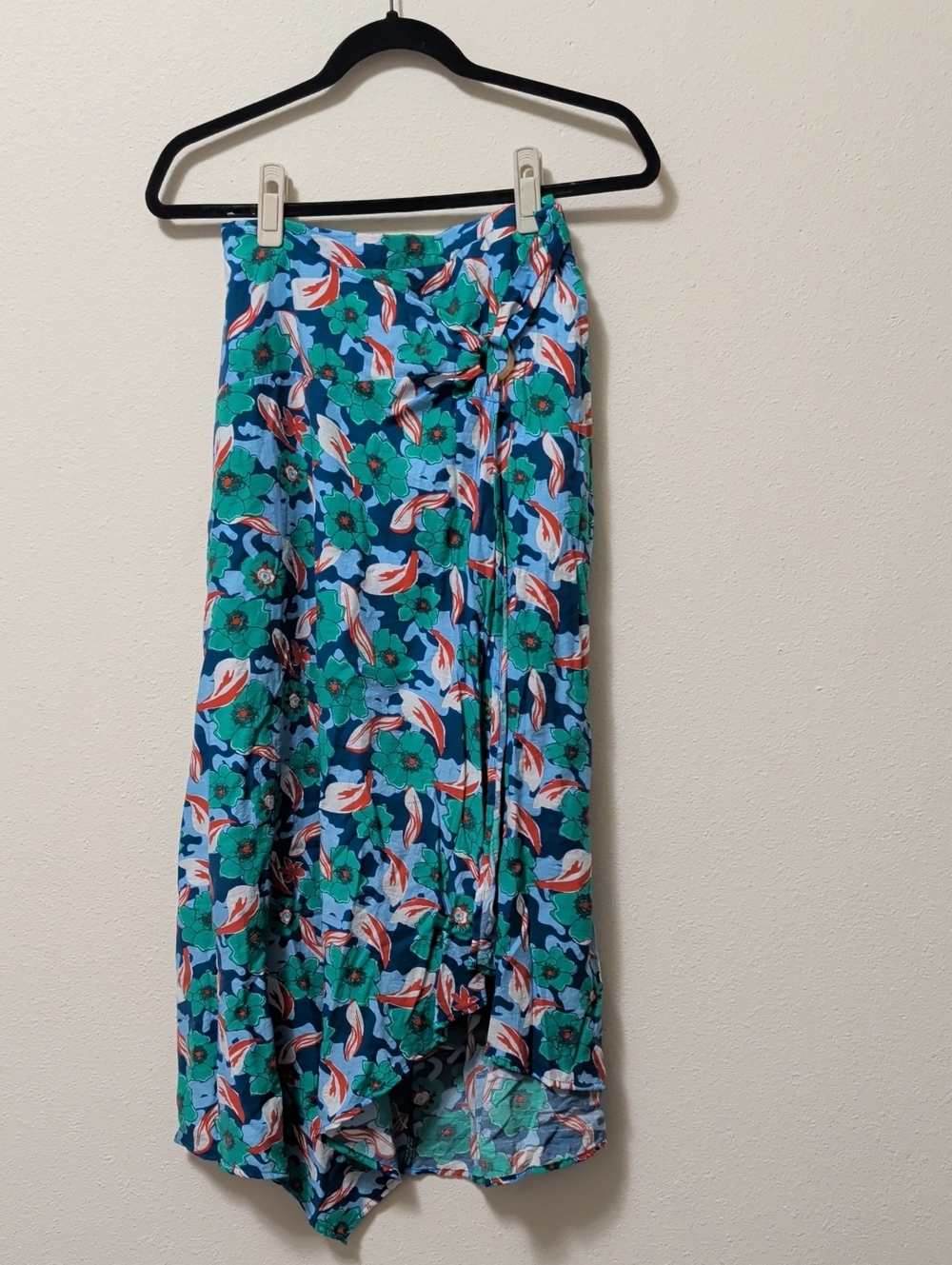 MELLODAY Floral High-Low Wrap Skirt in Blue, Green & White